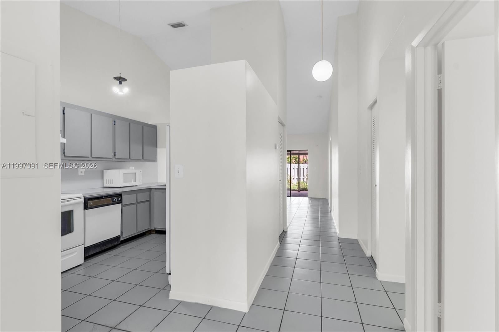 Real estate property located at 6323 147th Place Cir, Miami-dade, Somerset Villas, Miami, FL