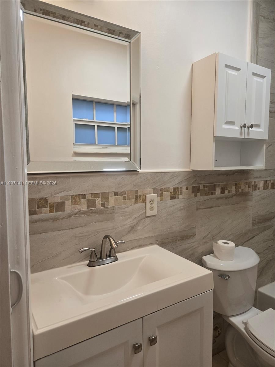 Real estate property located at 9740 5th Ave, Miami-dade, 1st Addn To Pinewood Park, Miami, FL