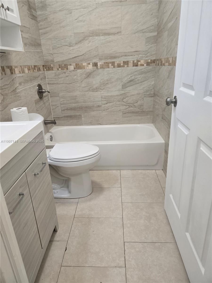 Real estate property located at 9740 5th Ave, Miami-dade, 1st Addn To Pinewood Park, Miami, FL