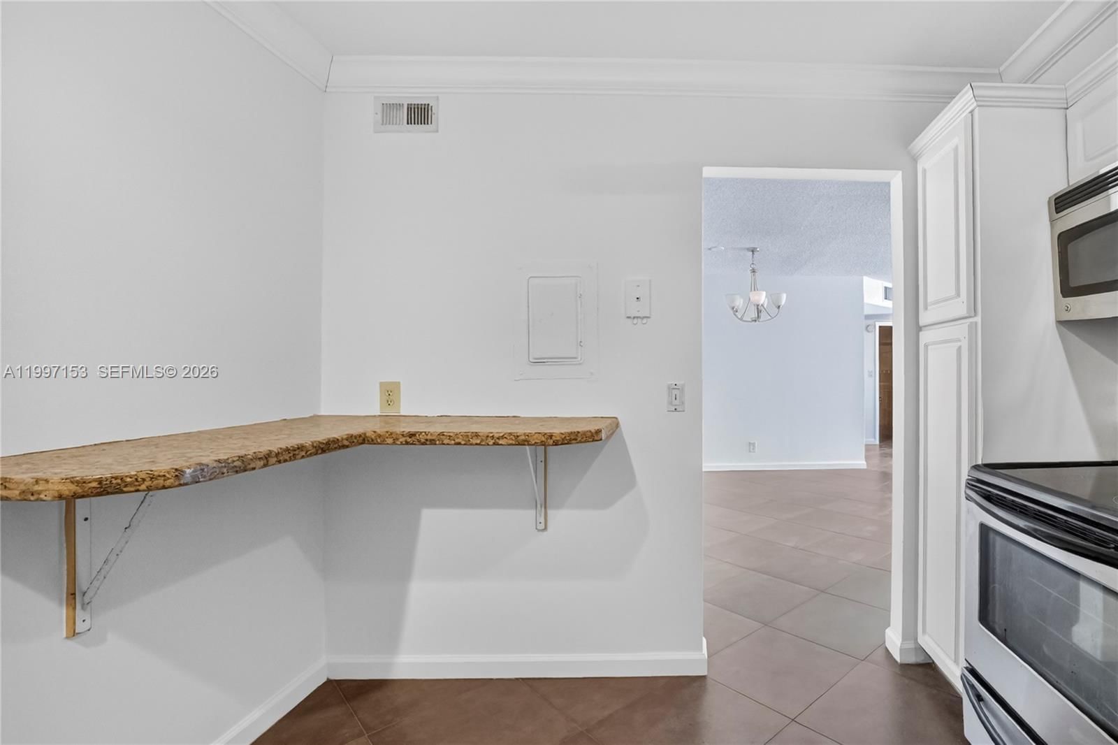 Real estate property located at 6201 Falls Cir Dr #207, Broward, Inverrary Country Club, Lauderhill, FL