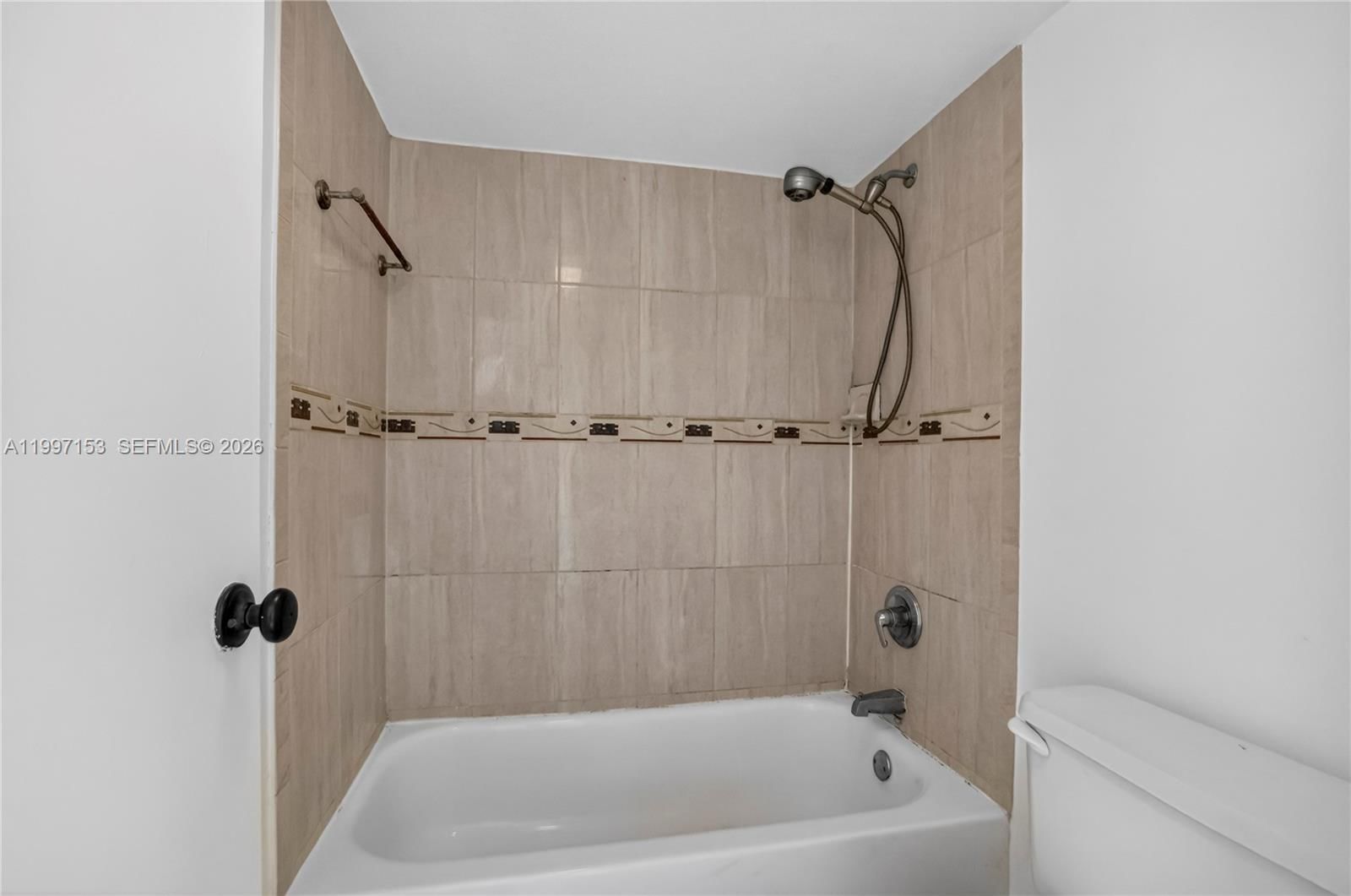 Real estate property located at 6201 Falls Cir Dr #207, Broward, Inverrary Country Club, Lauderhill, FL