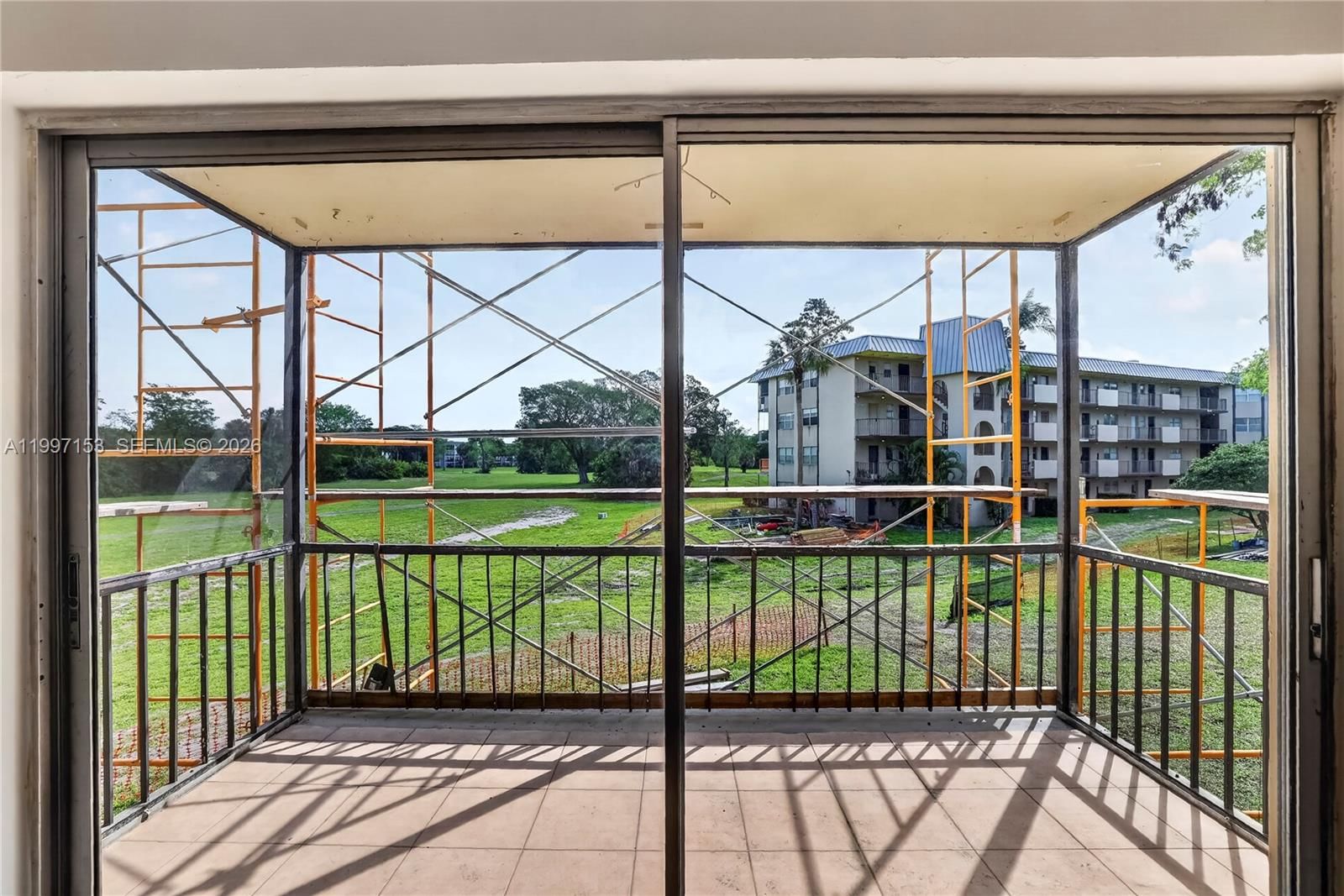 Real estate property located at 6201 Falls Cir Dr #207, Broward, Inverrary Country Club, Lauderhill, FL