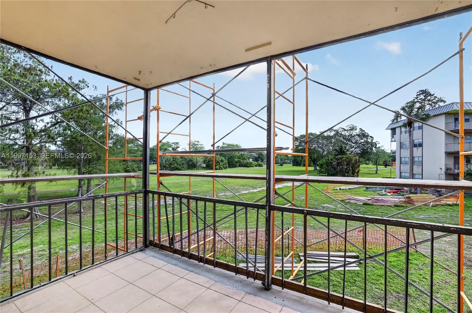 Real estate property located at 6201 Falls Cir Dr #207, Broward, Inverrary Country Club, Lauderhill, FL