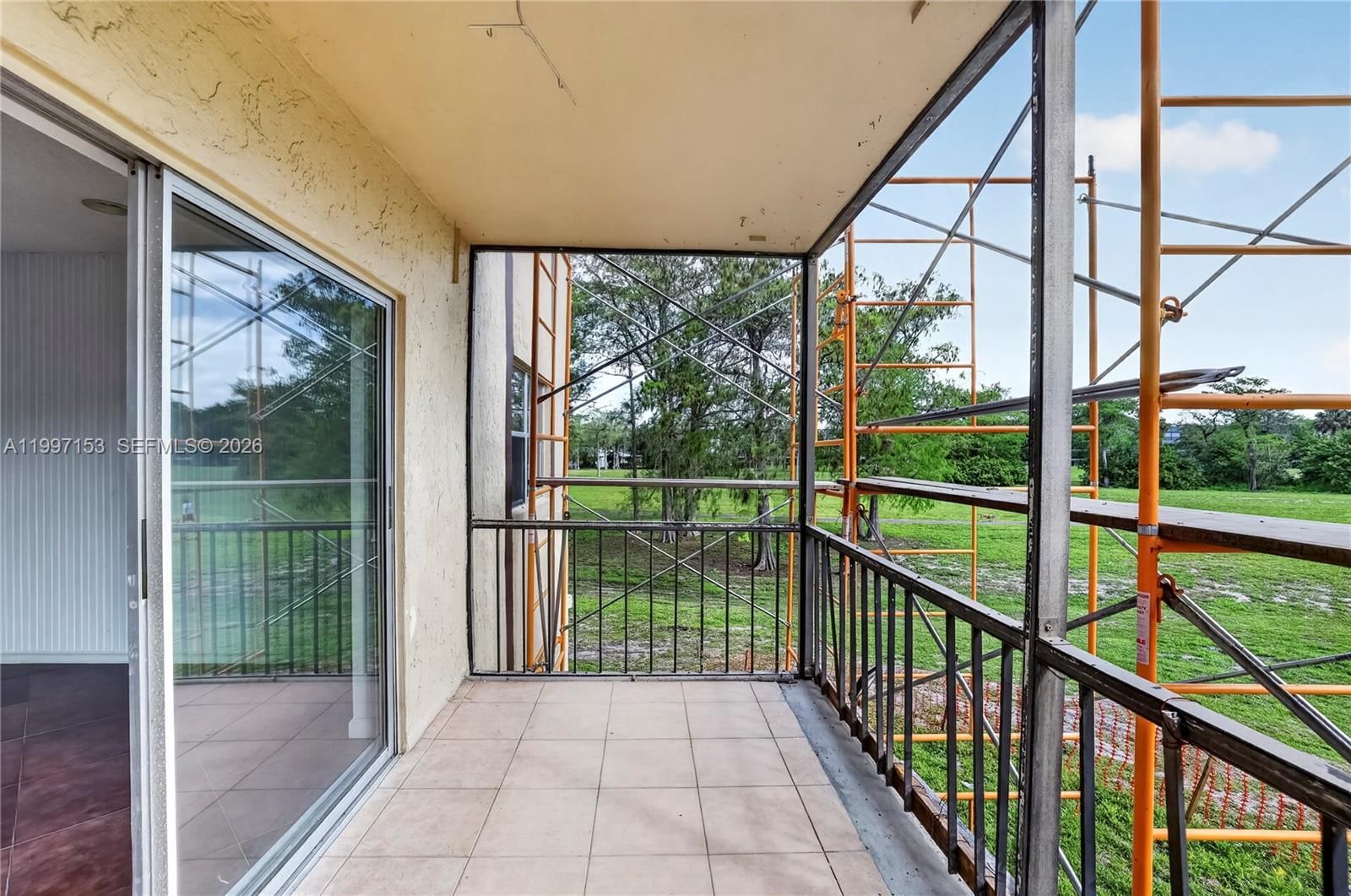 Real estate property located at 6201 Falls Cir Dr #207, Broward, Inverrary Country Club, Lauderhill, FL