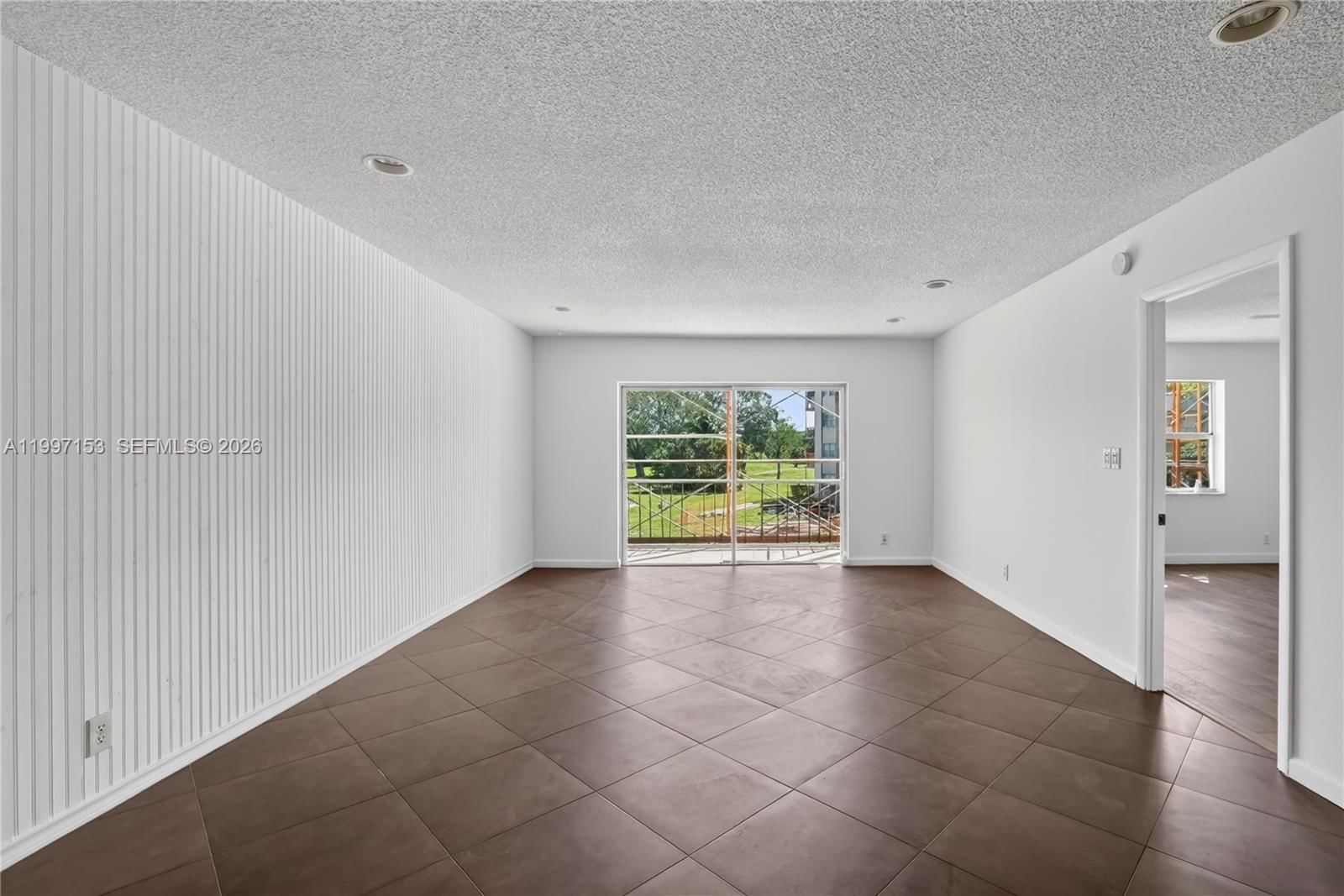 Real estate property located at 6201 Falls Cir Dr #207, Broward, Inverrary Country Club, Lauderhill, FL