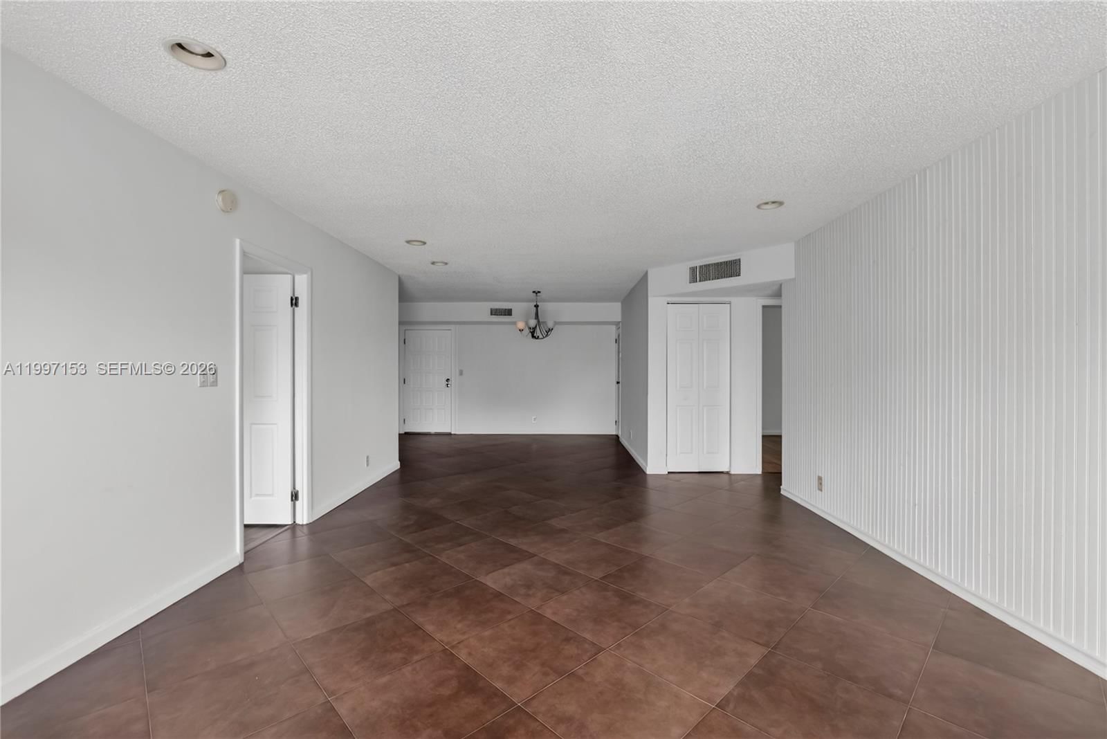 Real estate property located at 6201 Falls Cir Dr #207, Broward, Inverrary Country Club, Lauderhill, FL