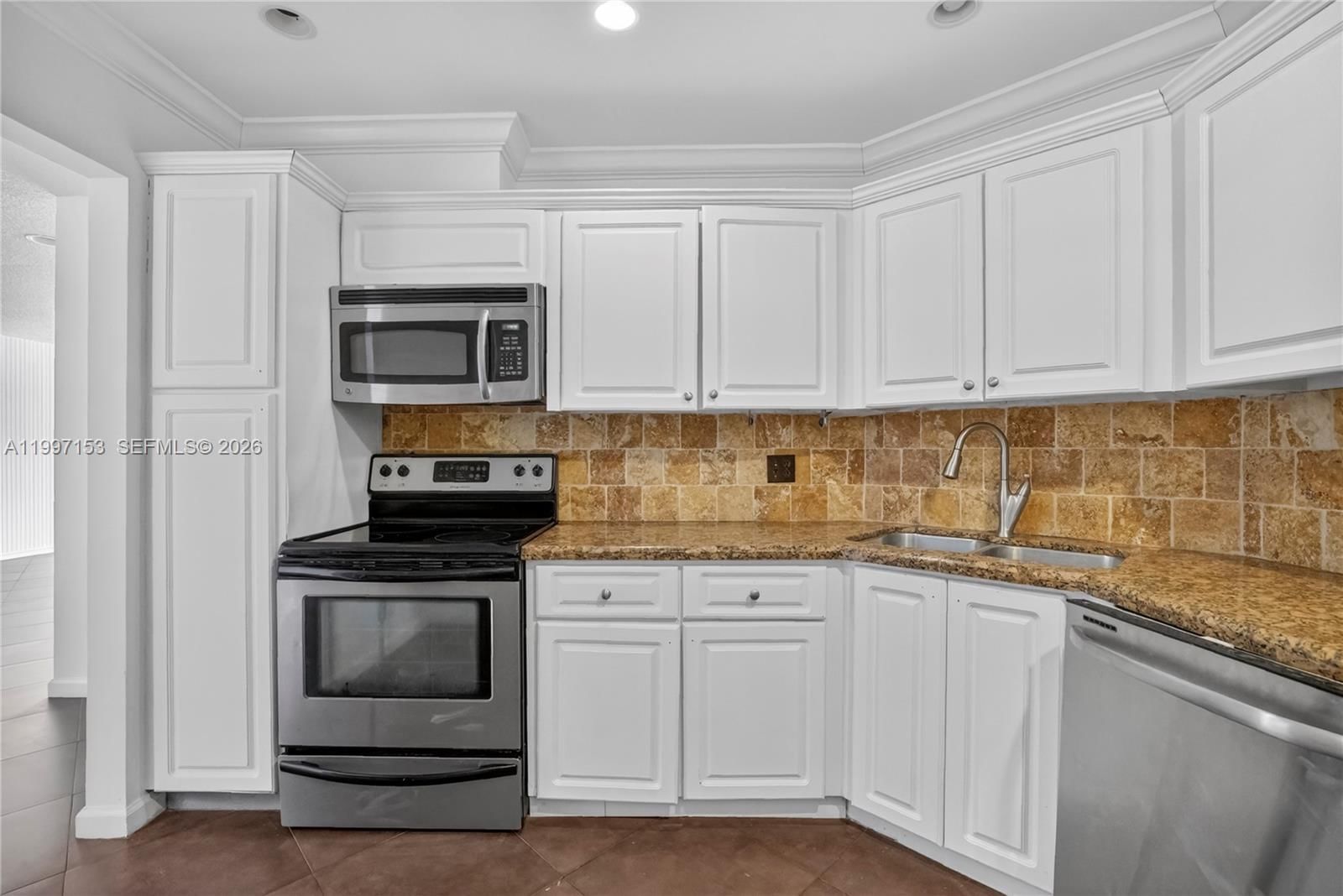 Real estate property located at 6201 Falls Cir Dr #207, Broward, Inverrary Country Club, Lauderhill, FL