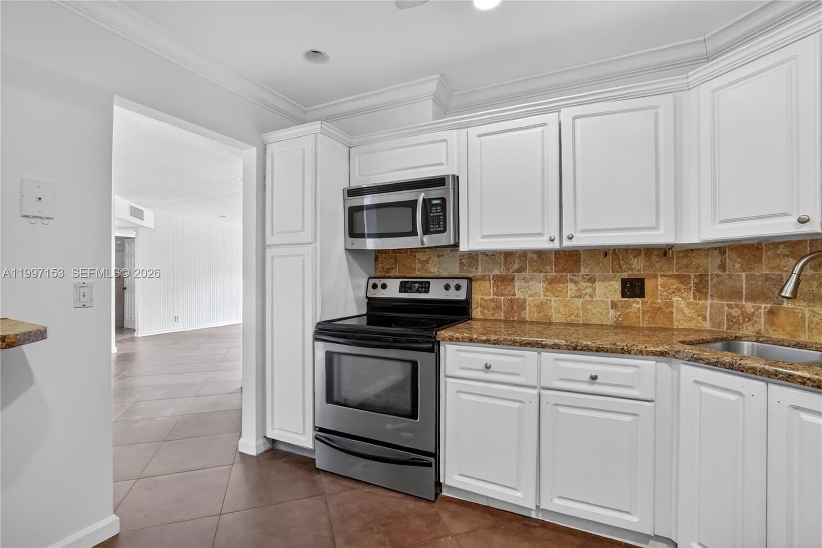 Real estate property located at 6201 Falls Cir Dr #207, Broward, Inverrary Country Club, Lauderhill, FL