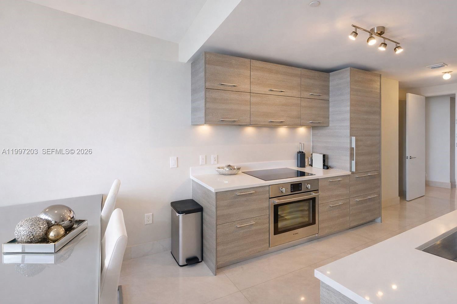 Real estate property located at 650 32nd St #2005, Miami-dade, Paraiso Bay Condo, Miami, FL