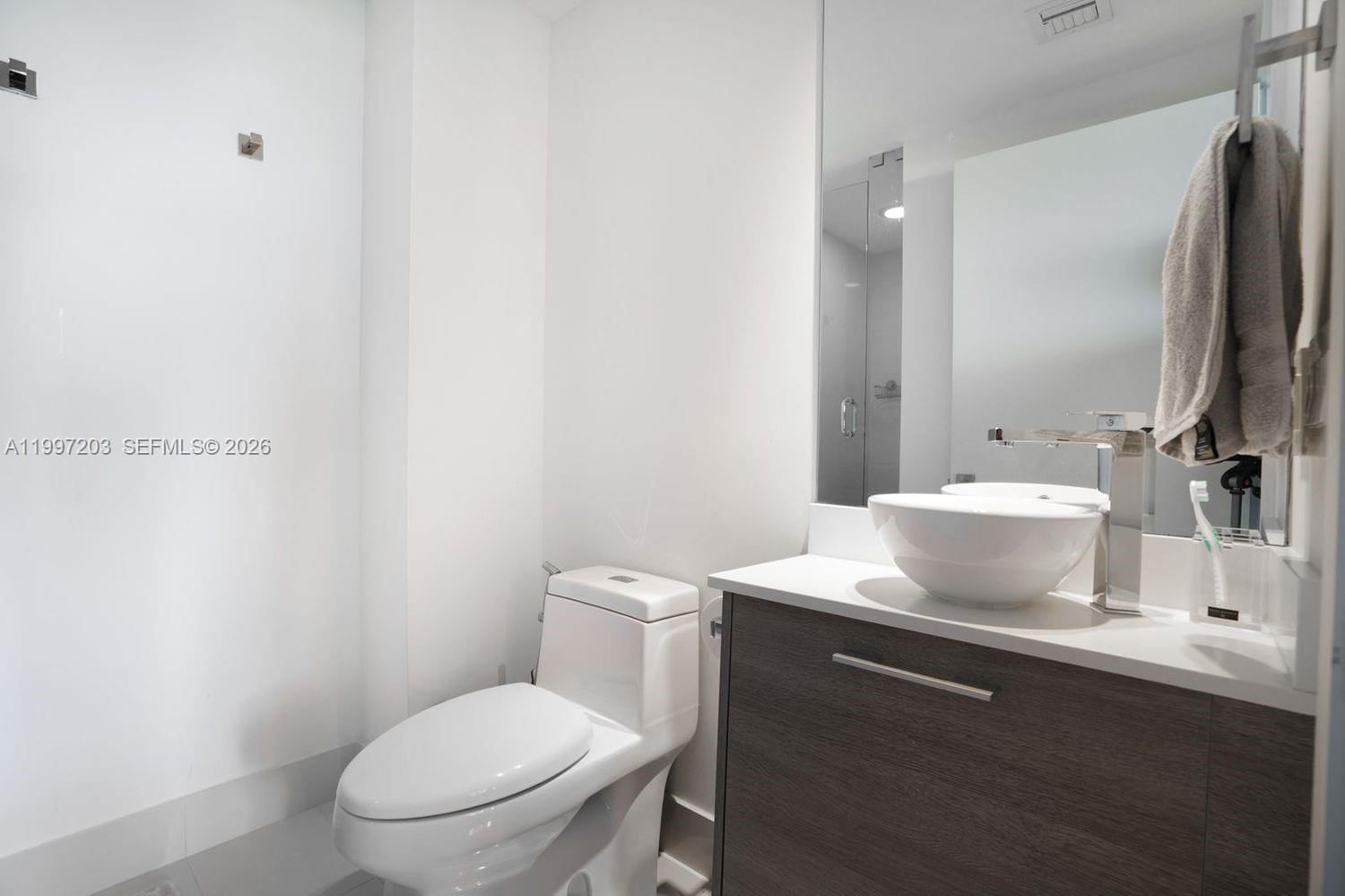 Real estate property located at 650 32nd St #2005, Miami-dade, Paraiso Bay Condo, Miami, FL