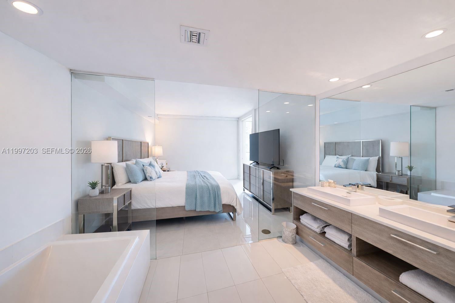 Real estate property located at 650 32nd St #2005, Miami-dade, Paraiso Bay Condo, Miami, FL