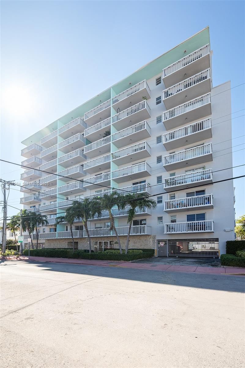 Real estate property located at 7620 Carlyle Ave #204, Miami-dade, Carlyle Plaza Condo, Miami Beach, FL