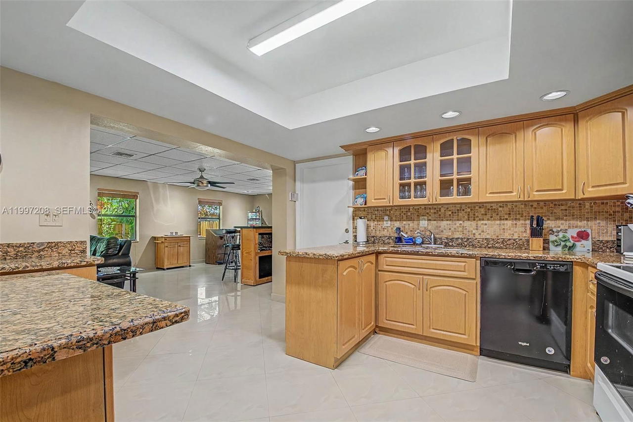 Real estate property located at 7916 140th Ave, Miami-dade, Kendale Lakes Sec Two, Miami, FL