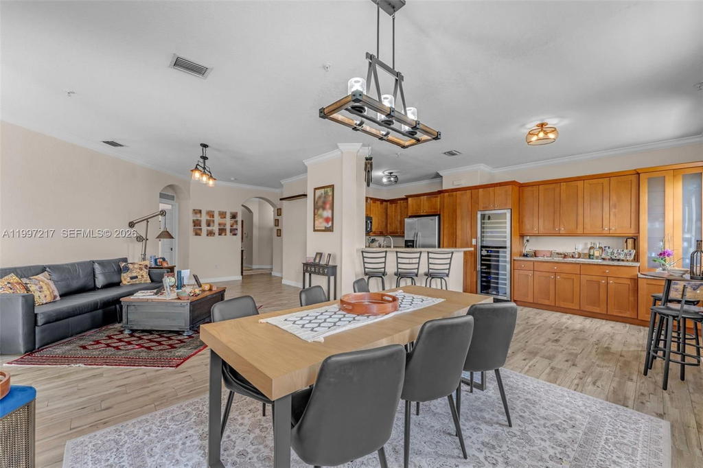 Real estate property located at 10012 7th St #206, Miami-dade, Fontainebleau Lakes Court, Miami, FL