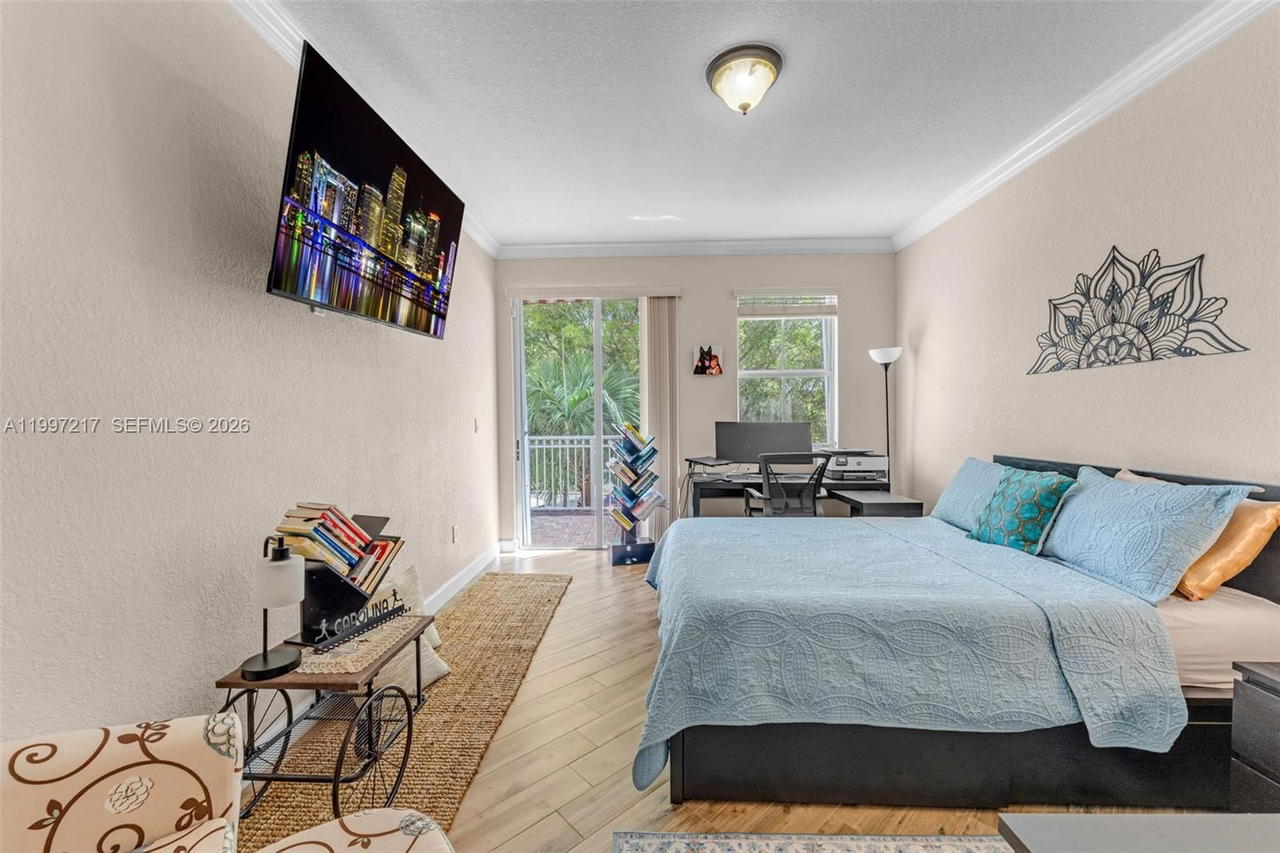 Real estate property located at 10012 7th St #206, Miami-dade, Fontainebleau Lakes Court, Miami, FL