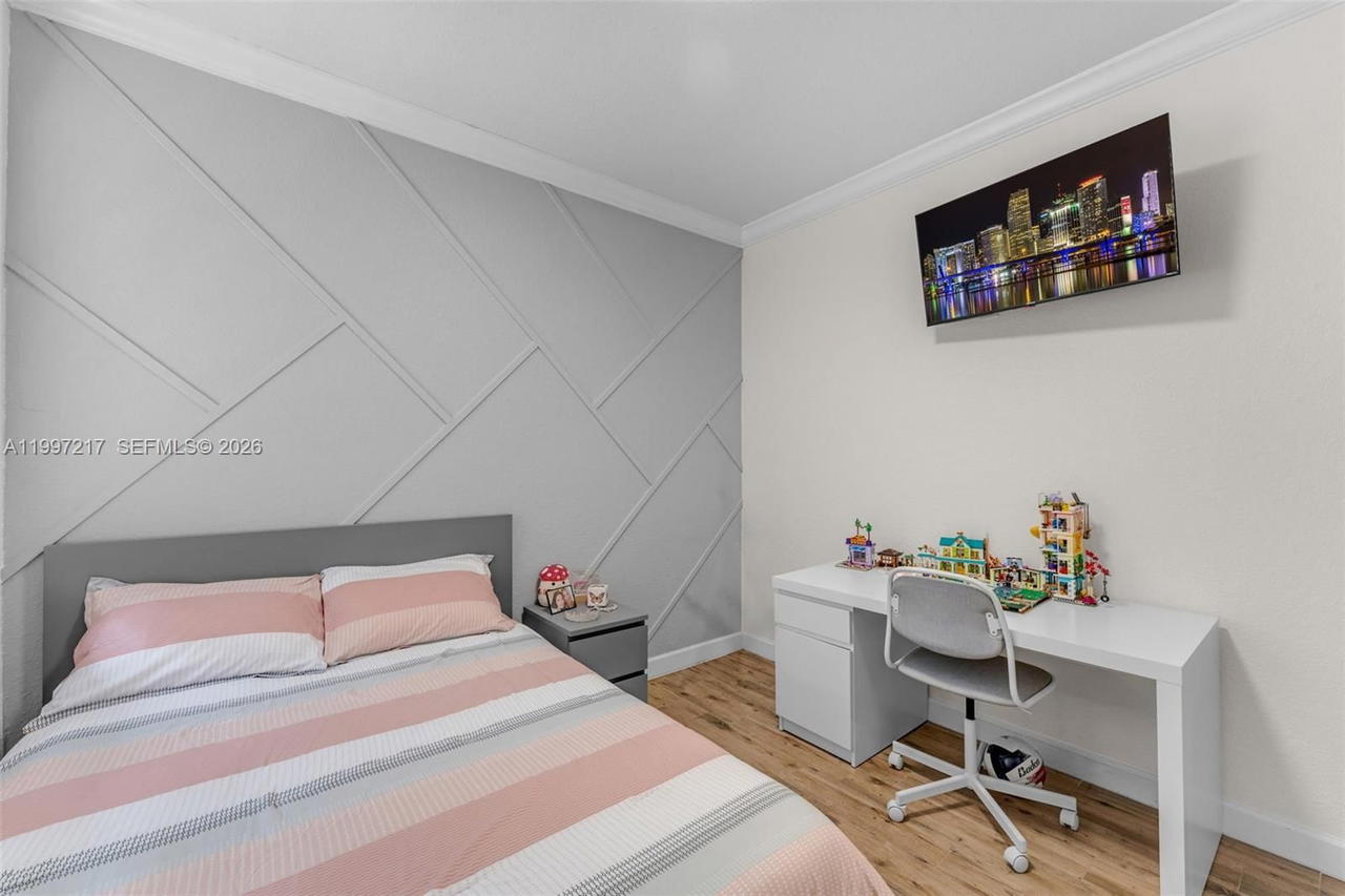 Real estate property located at 10012 7th St #206, Miami-dade, Fontainebleau Lakes Court, Miami, FL