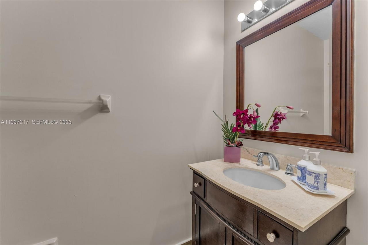 Real estate property located at 10012 7th St #206, Miami-dade, Fontainebleau Lakes Court, Miami, FL