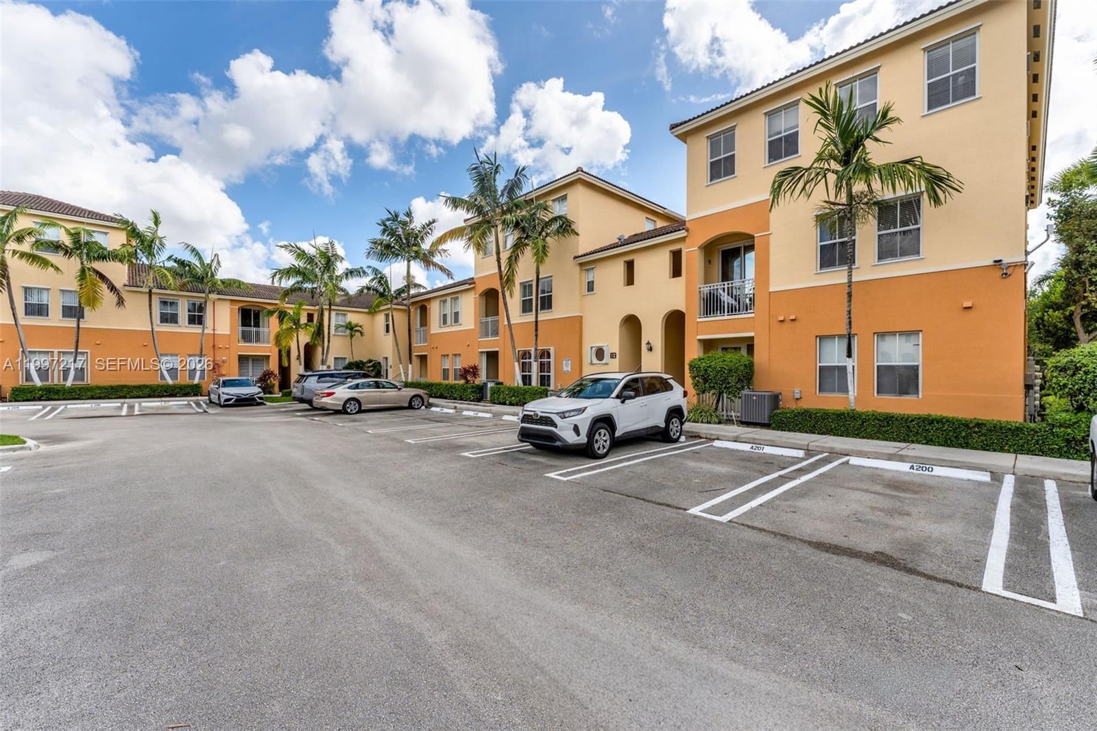 Real estate property located at 10012 7th St #206, Miami-dade, Fontainebleau Lakes Court, Miami, FL