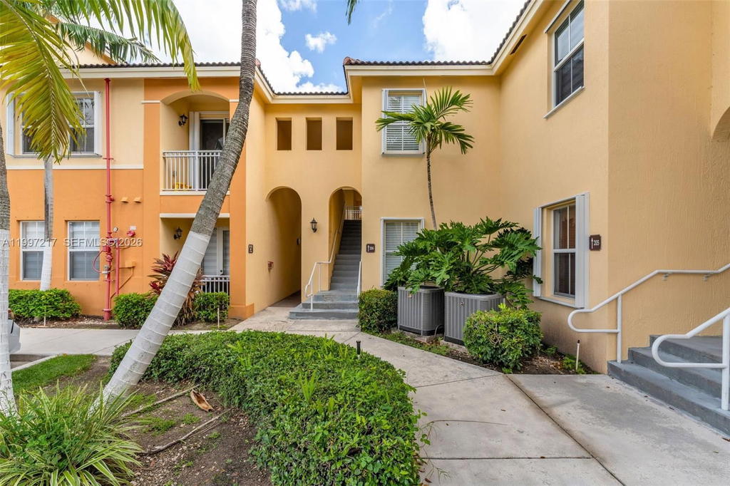 Real estate property located at 10012 7th St #206, Miami-dade, Fontainebleau Lakes Court, Miami, FL