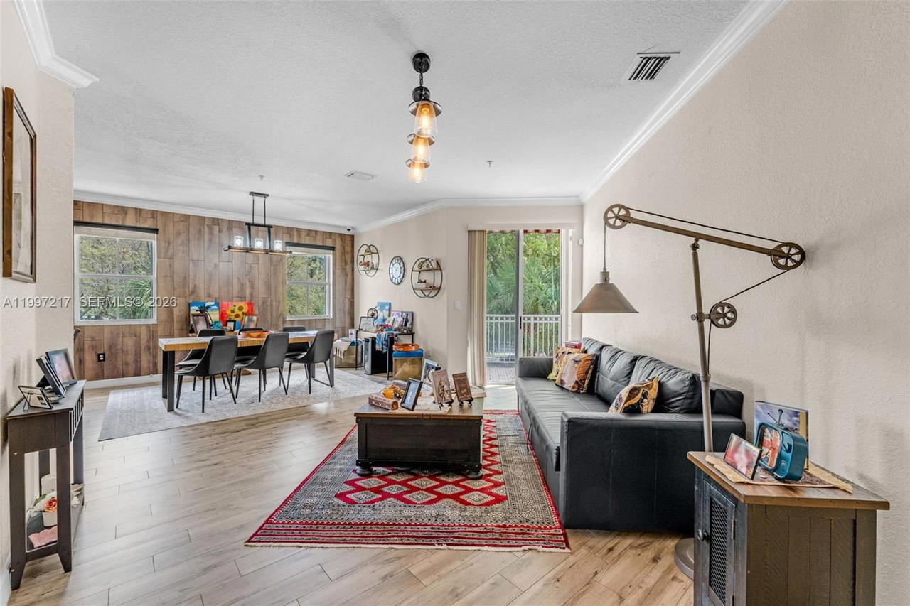 Real estate property located at 10012 7th St #206, Miami-dade, Fontainebleau Lakes Court, Miami, FL