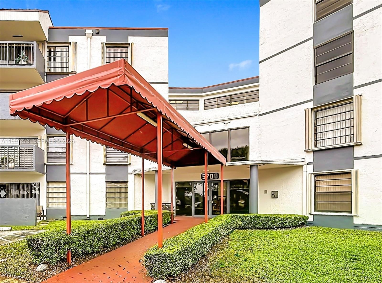 Real estate property located at 5700 127th Ave #1208, Miami-dade, Miller Gardens Condo, Miami, FL