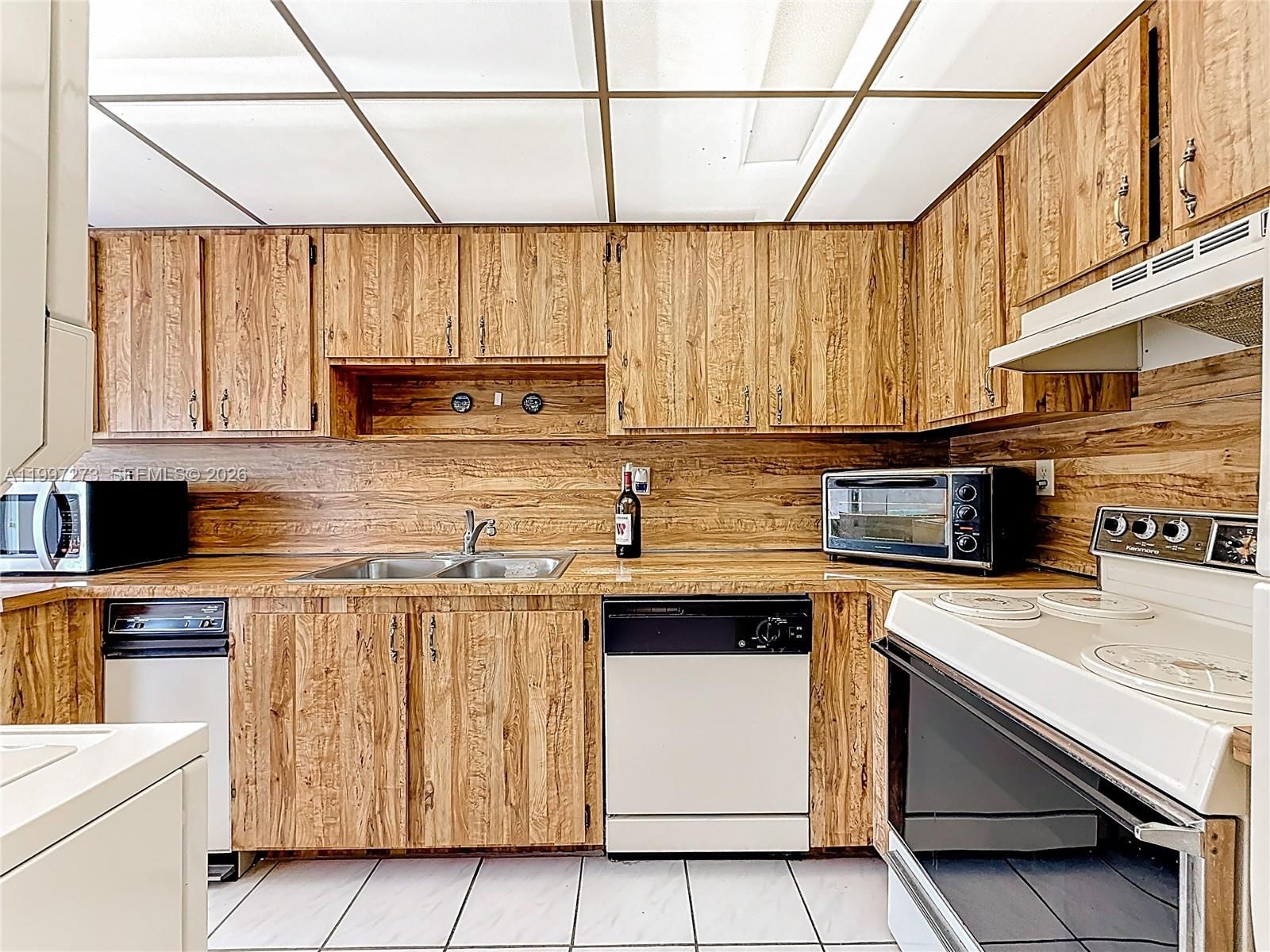 Real estate property located at 5700 127th Ave #1208, Miami-dade, Miller Gardens Condo, Miami, FL