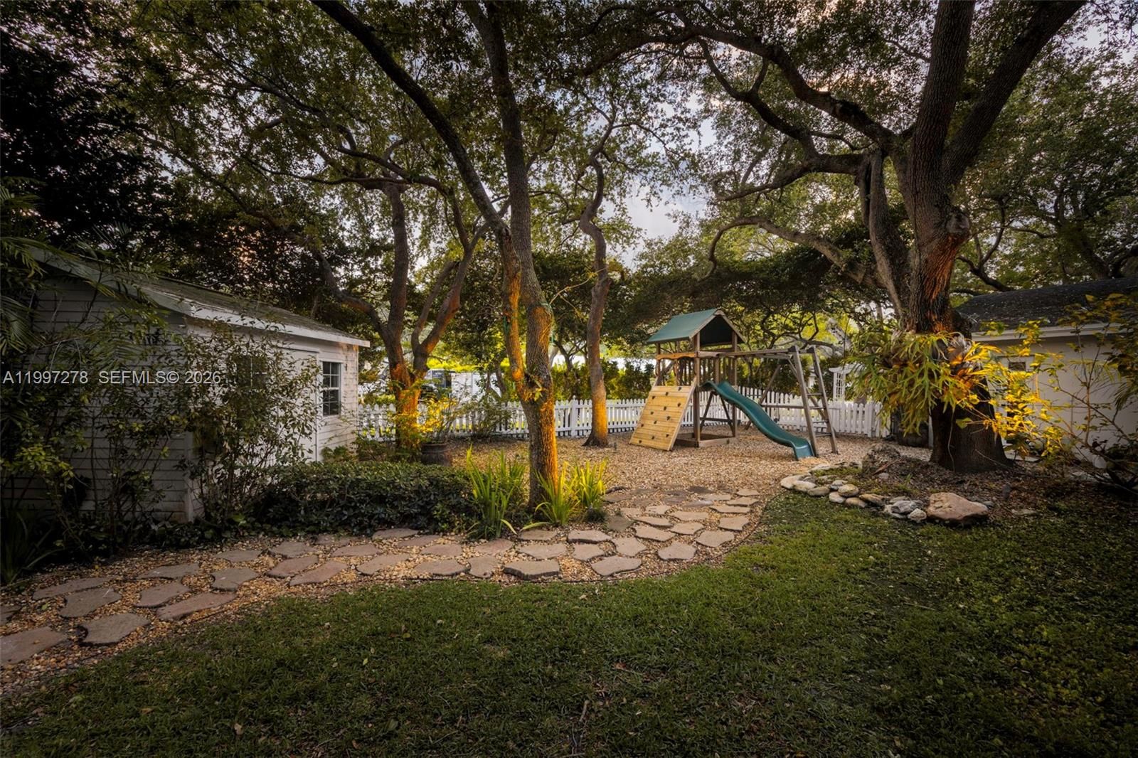 Real estate property located at 16167 74th Pl, Miami-dade, Paris Manor East, Palmetto Bay, FL