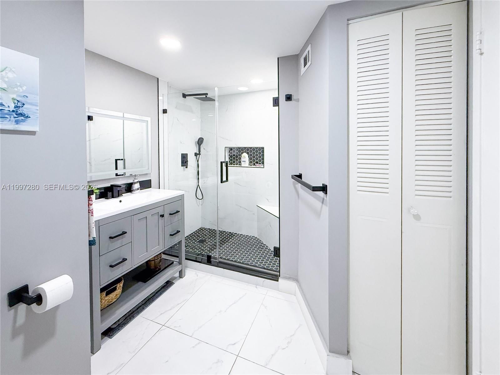 Real estate property located at 1301 Miami Gardens Dr #1406W, Miami-dade, Buckley Towers Condo West, Miami, FL