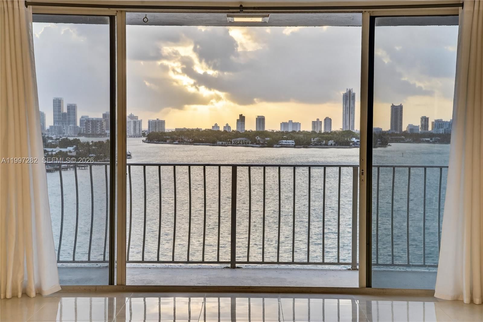 Real estate property located at 7601 Treasure Dr #1119, Miami-dade, The Grandview Palace Cond, North Bay Village, FL