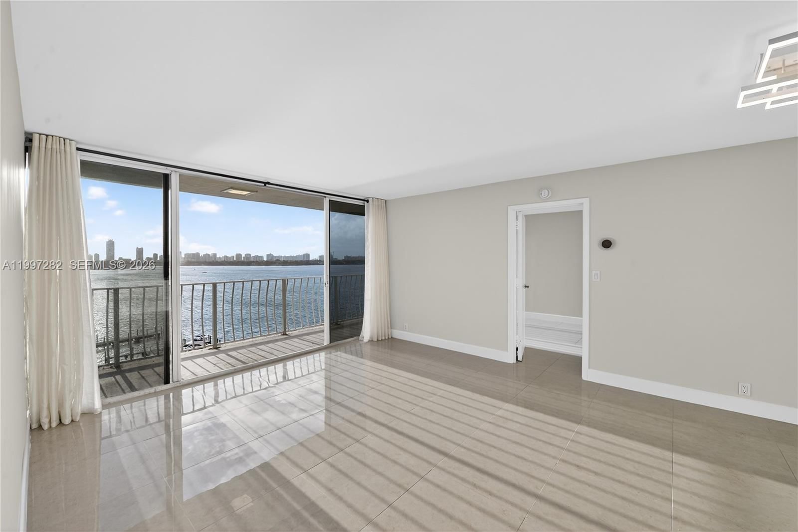 Real estate property located at 7601 Treasure Dr #1119, Miami-dade, The Grandview Palace Cond, North Bay Village, FL