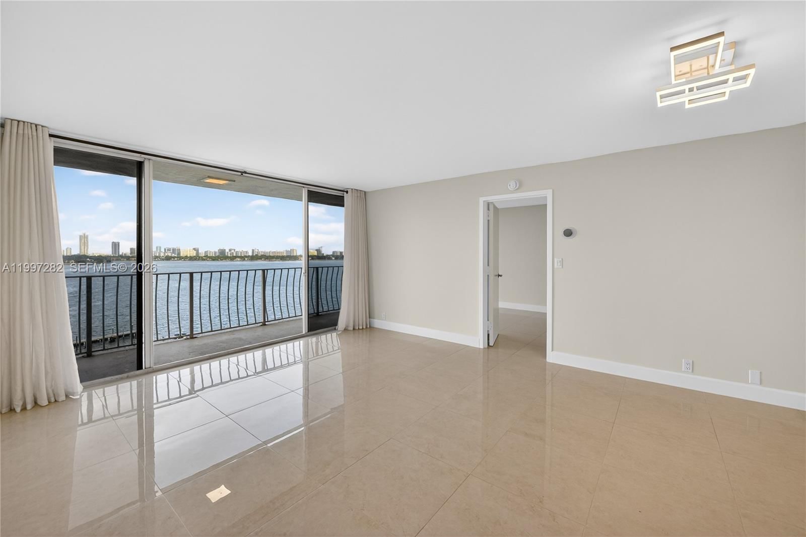 Real estate property located at 7601 Treasure Dr #1119, Miami-dade, The Grandview Palace Cond, North Bay Village, FL