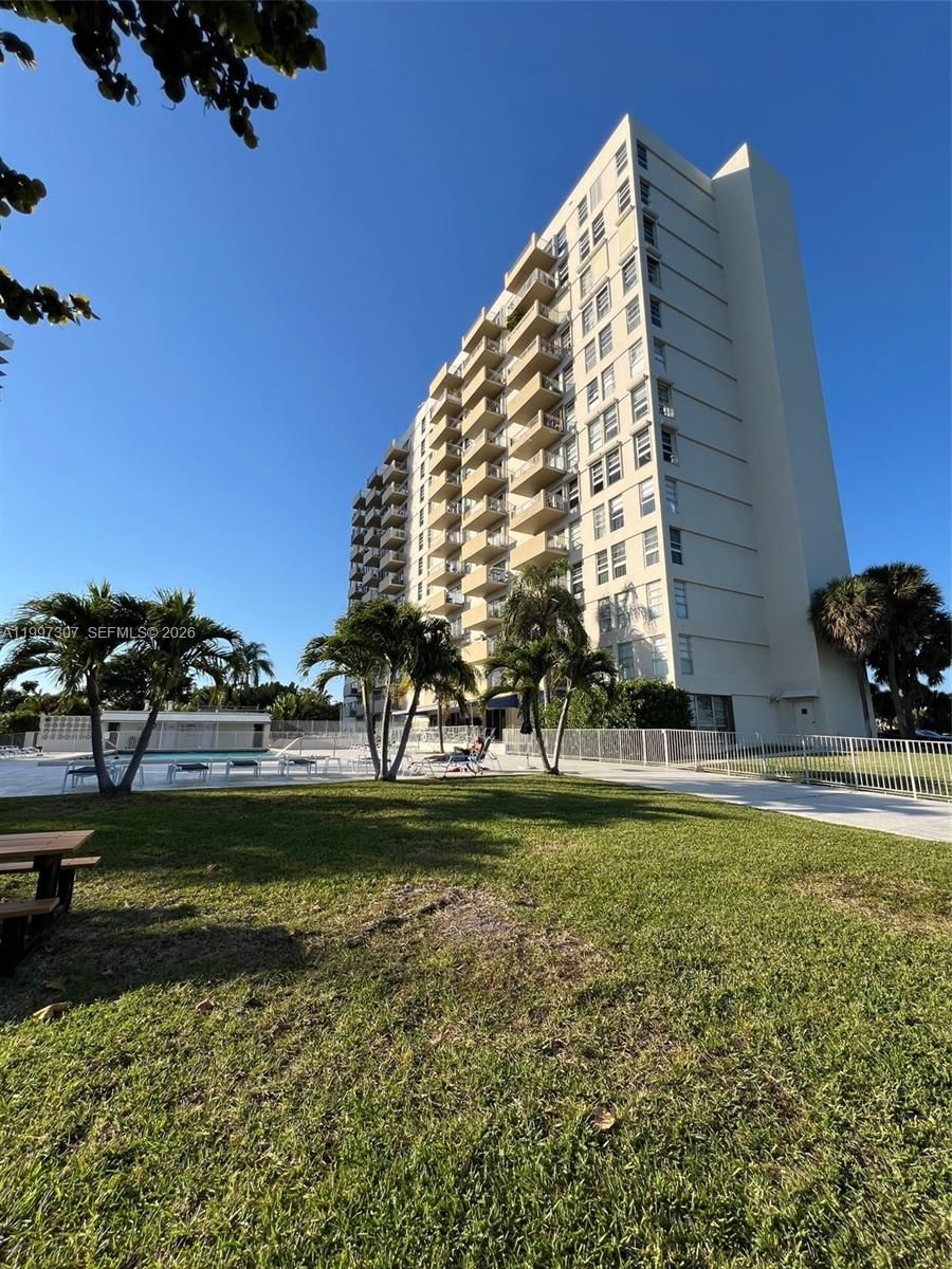 Real estate property located at 880 69th St #11M, Miami-dade, Clipper Condo No 1, Miami, FL