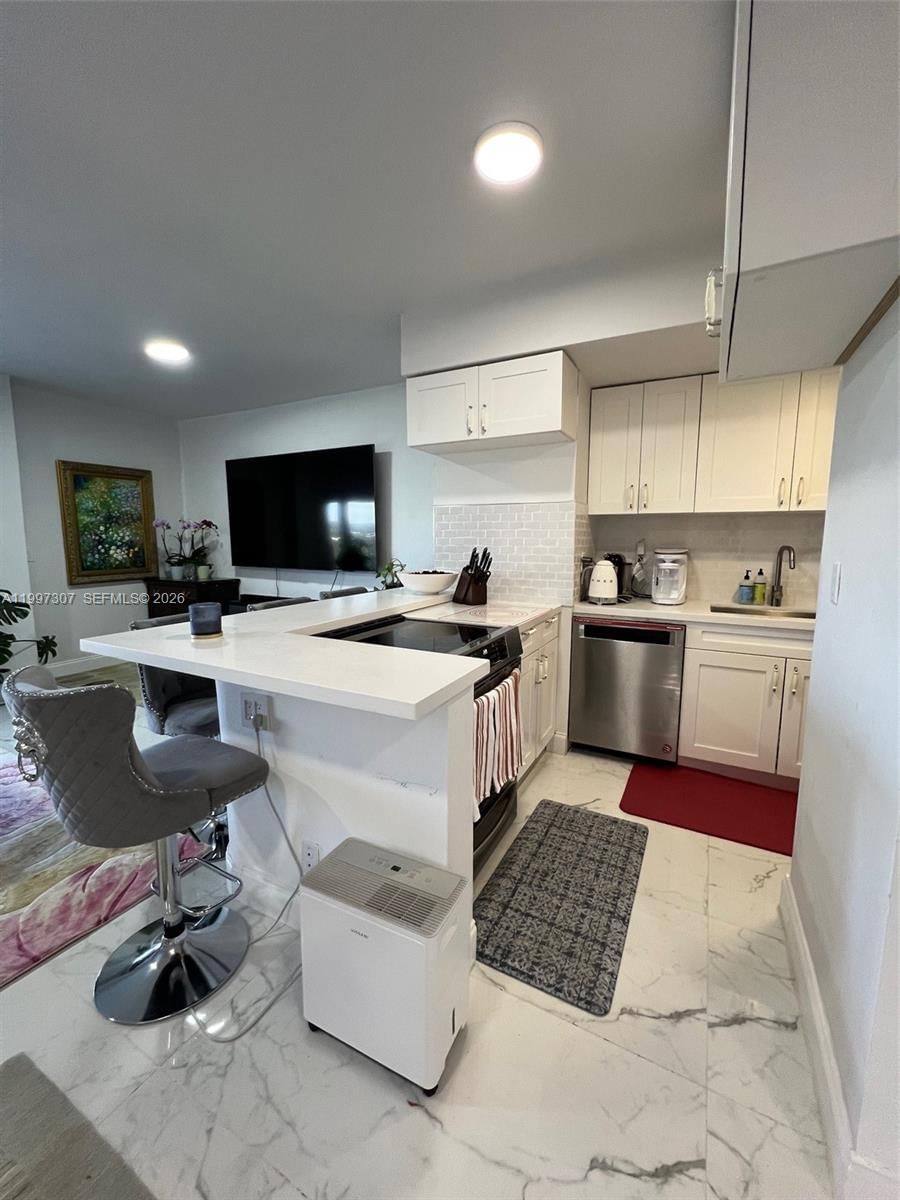 Real estate property located at 880 69th St #11M, Miami-dade, Clipper Condo No 1, Miami, FL