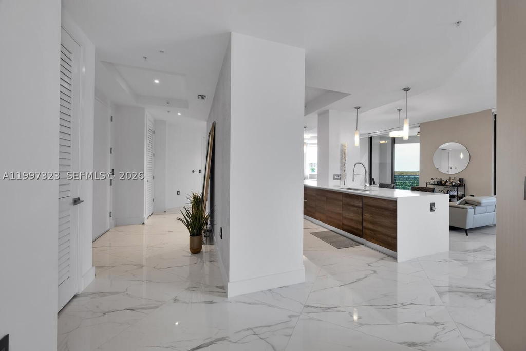 Real estate property located at 301 Altara Ave LPH914, Miami-dade, Merrick Manor Condo, Coral Gables, FL