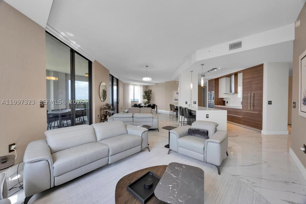 Real estate property located at 301 Altara Ave LPH914, Miami-dade, Merrick Manor Condo, Coral Gables, FL