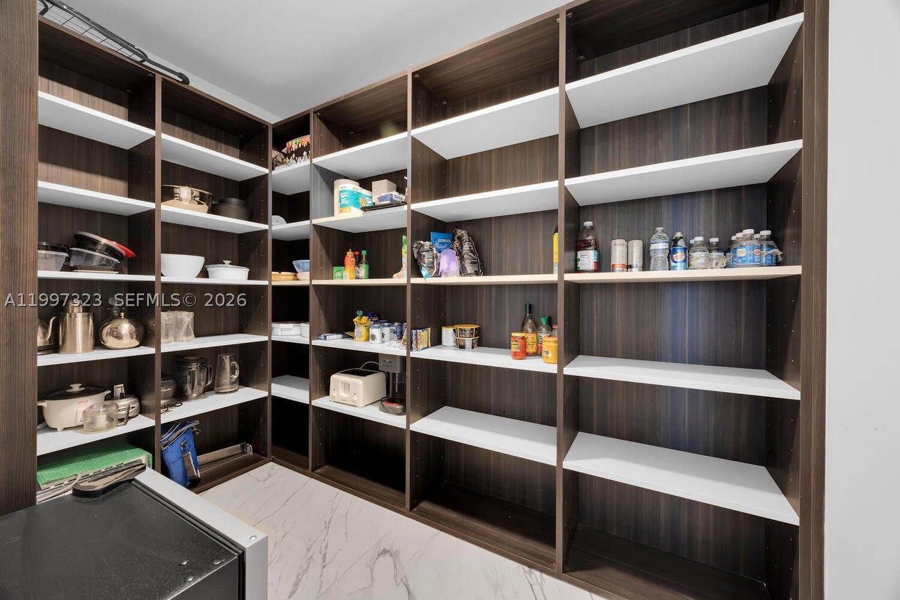 Real estate property located at 301 Altara Ave LPH914, Miami-dade, Merrick Manor Condo, Coral Gables, FL