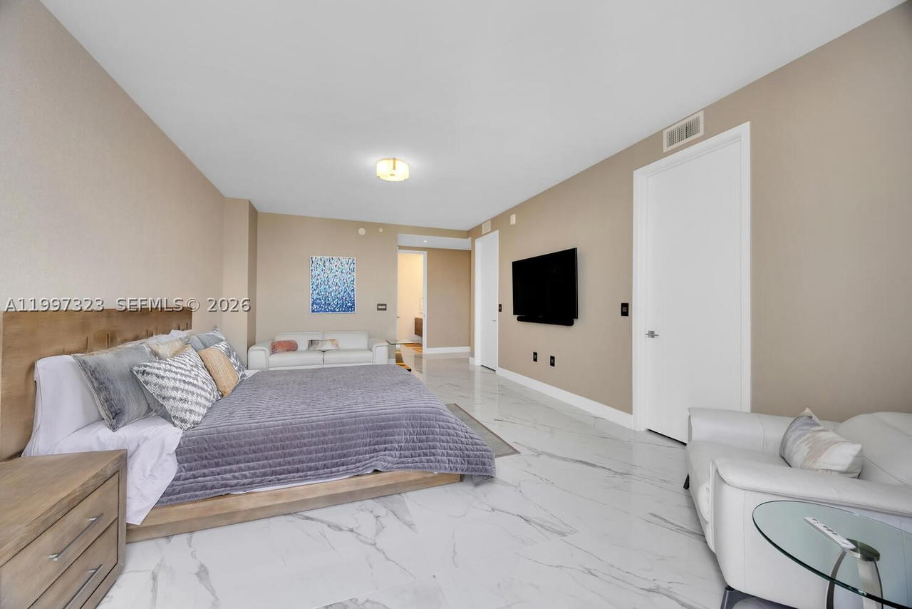 Real estate property located at 301 Altara Ave LPH914, Miami-dade, Merrick Manor Condo, Coral Gables, FL