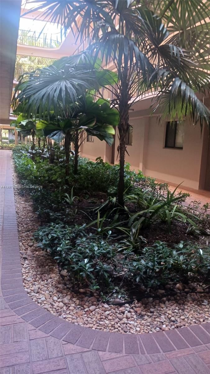 Real estate property located at 8650 133rd Ave Rd #116, Miami-dade, Horizons West Condo #7, Miami, FL