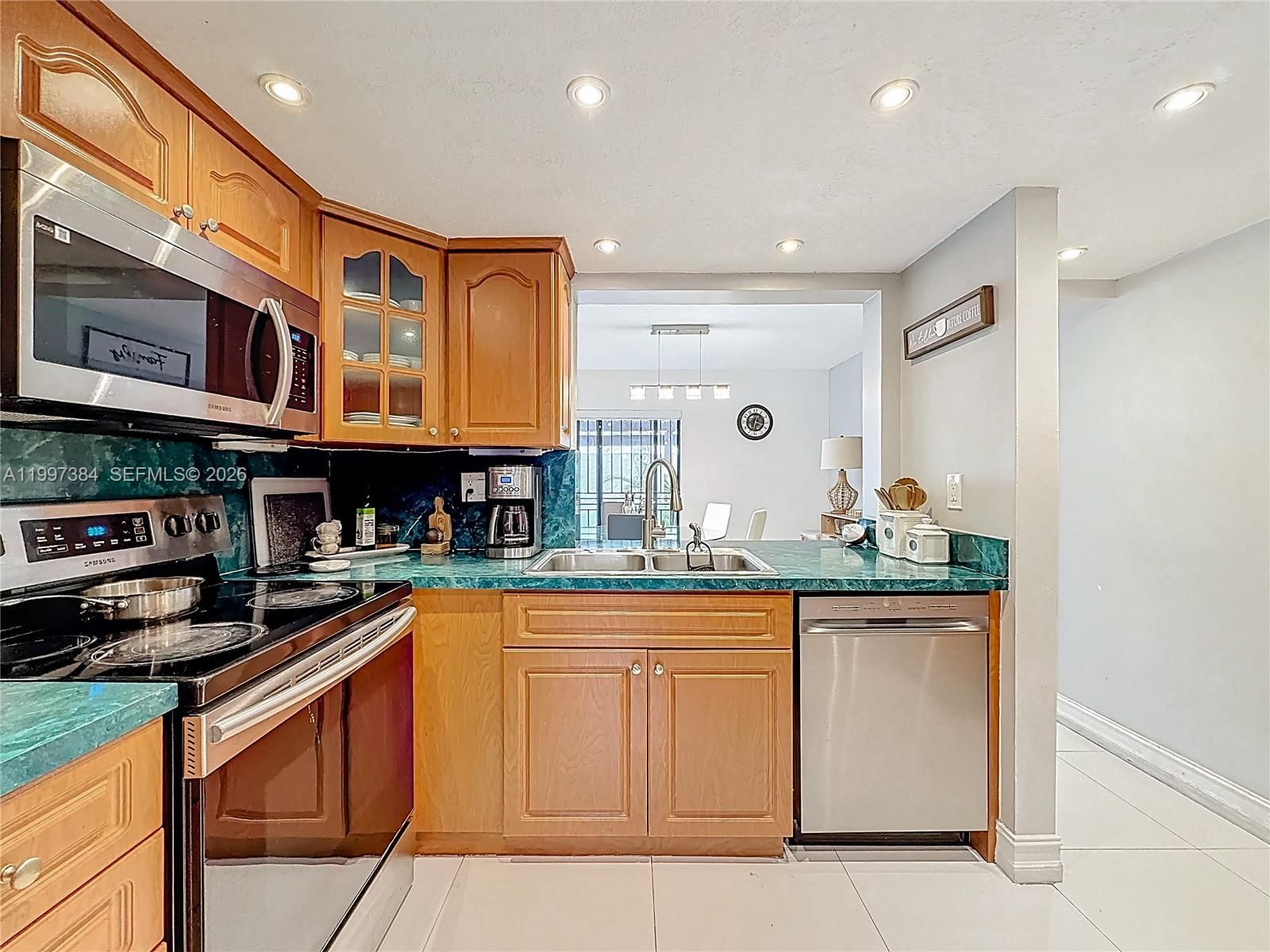 Real estate property located at 1291 124th Ct #19-B, Miami-dade, Villa Venezia Condo Ph Vi, Miami, FL