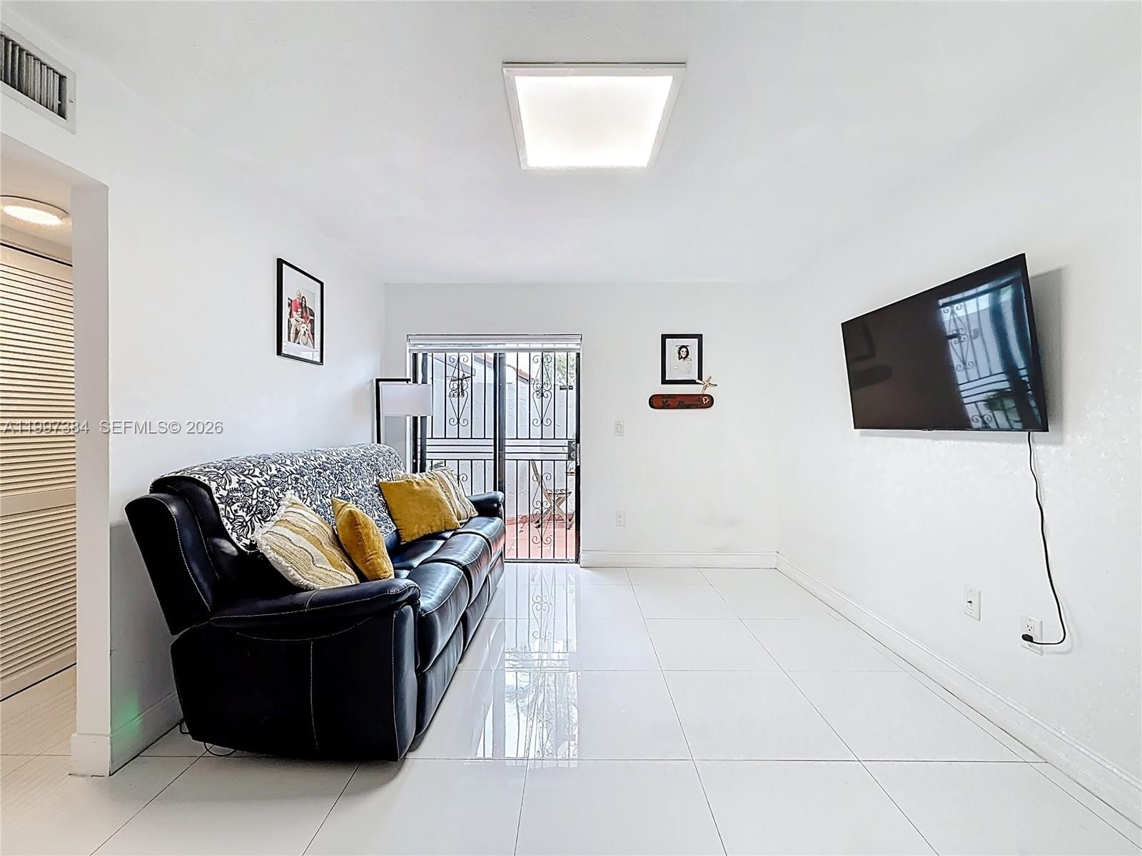 Real estate property located at 1291 124th Ct #19-B, Miami-dade, Villa Venezia Condo Ph Vi, Miami, FL