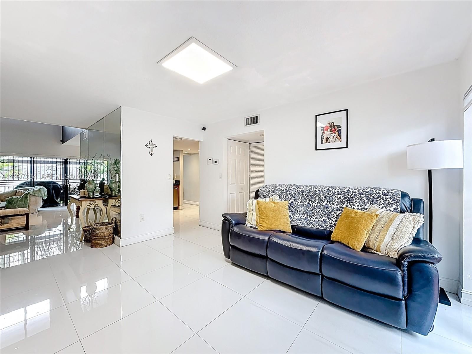 Real estate property located at 1291 124th Ct #19-B, Miami-dade, Villa Venezia Condo Ph Vi, Miami, FL