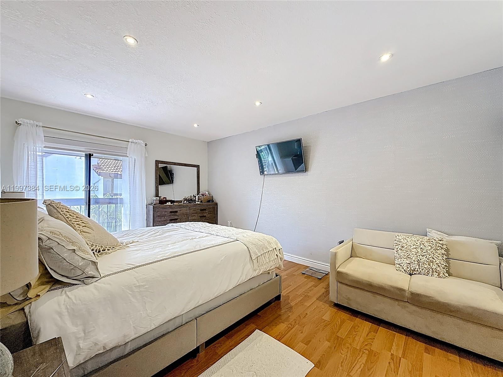 Real estate property located at 1291 124th Ct #19-B, Miami-dade, Villa Venezia Condo Ph Vi, Miami, FL