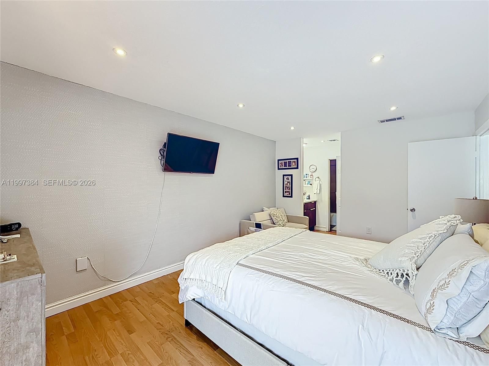 Real estate property located at 1291 124th Ct #19-B, Miami-dade, Villa Venezia Condo Ph Vi, Miami, FL