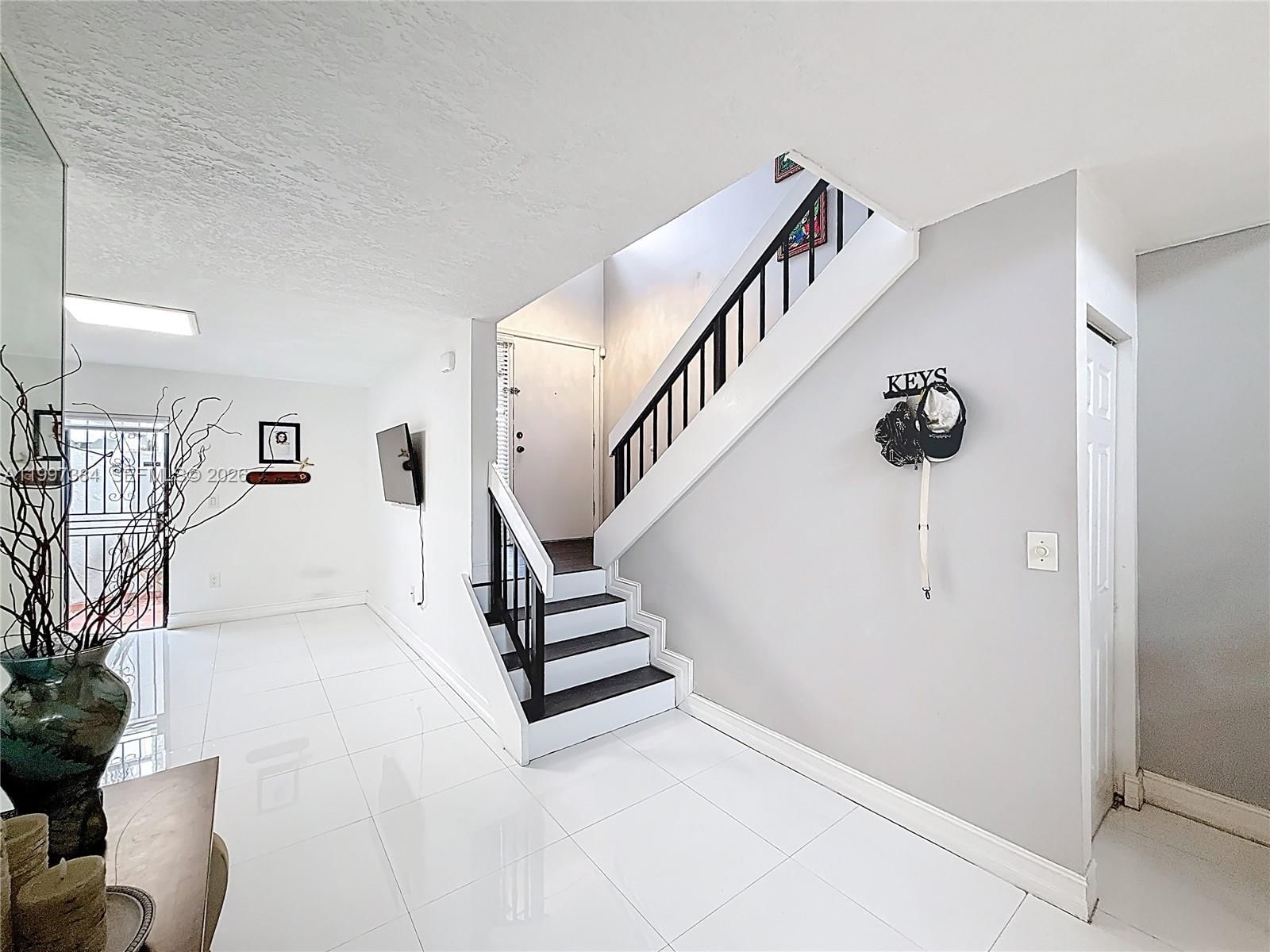 Real estate property located at 1291 124th Ct #19-B, Miami-dade, Villa Venezia Condo Ph Vi, Miami, FL