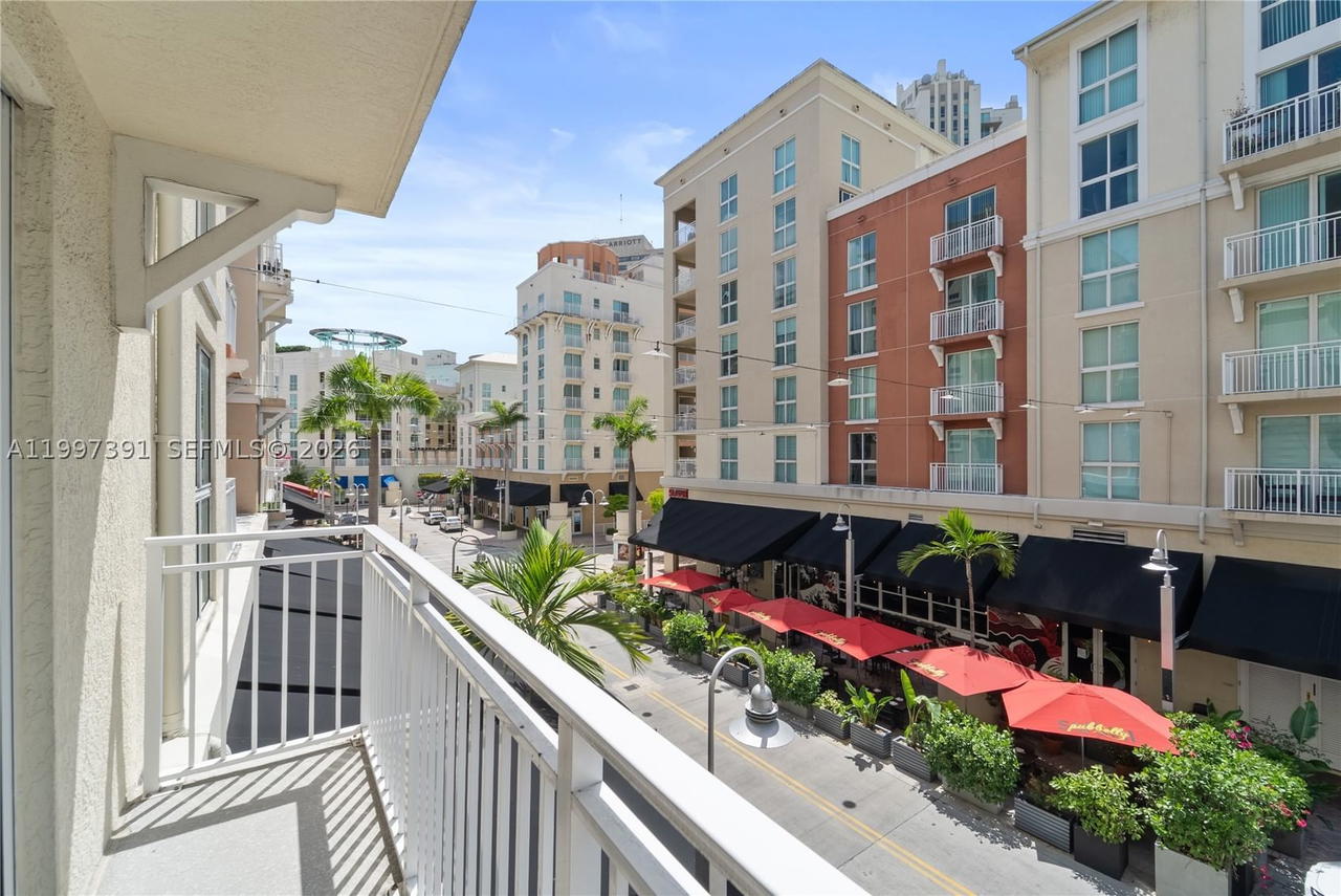 Real estate property located at 7275 90th St C208, Miami-dade, Downtown Dadeland Condo N, Miami, FL