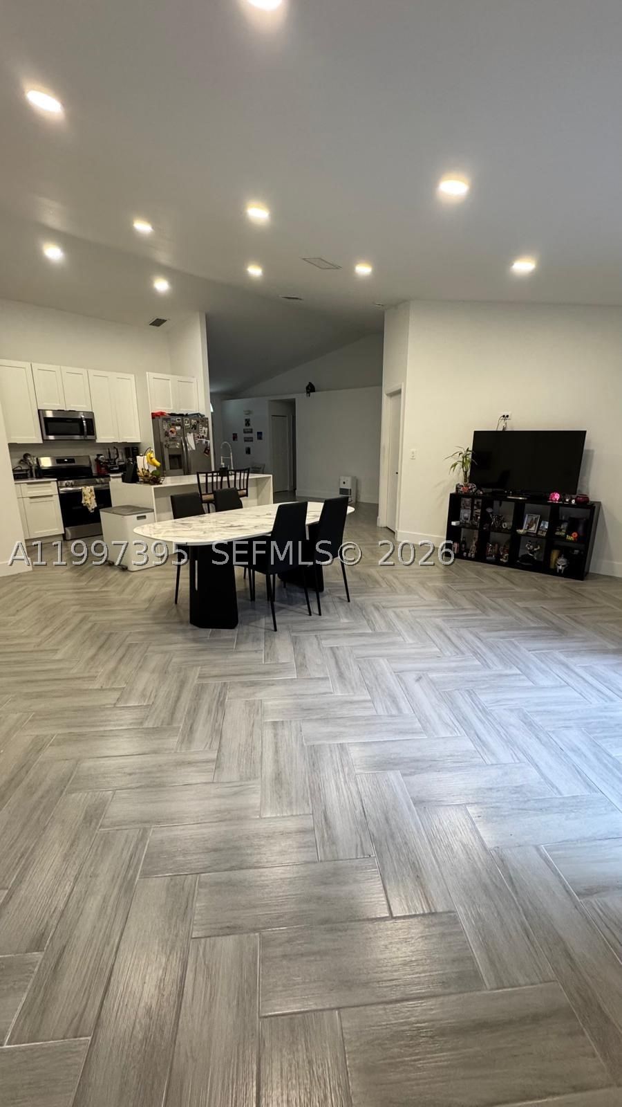 Real estate property located at 427 169th Ter, Broward, Bonaventure Lakes Add 2, Weston, FL