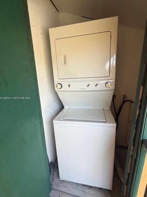 Real estate property located at 10725 Cleary Blvd #211, Broward, Lakes Of Jacaranda Condo, Plantation, FL