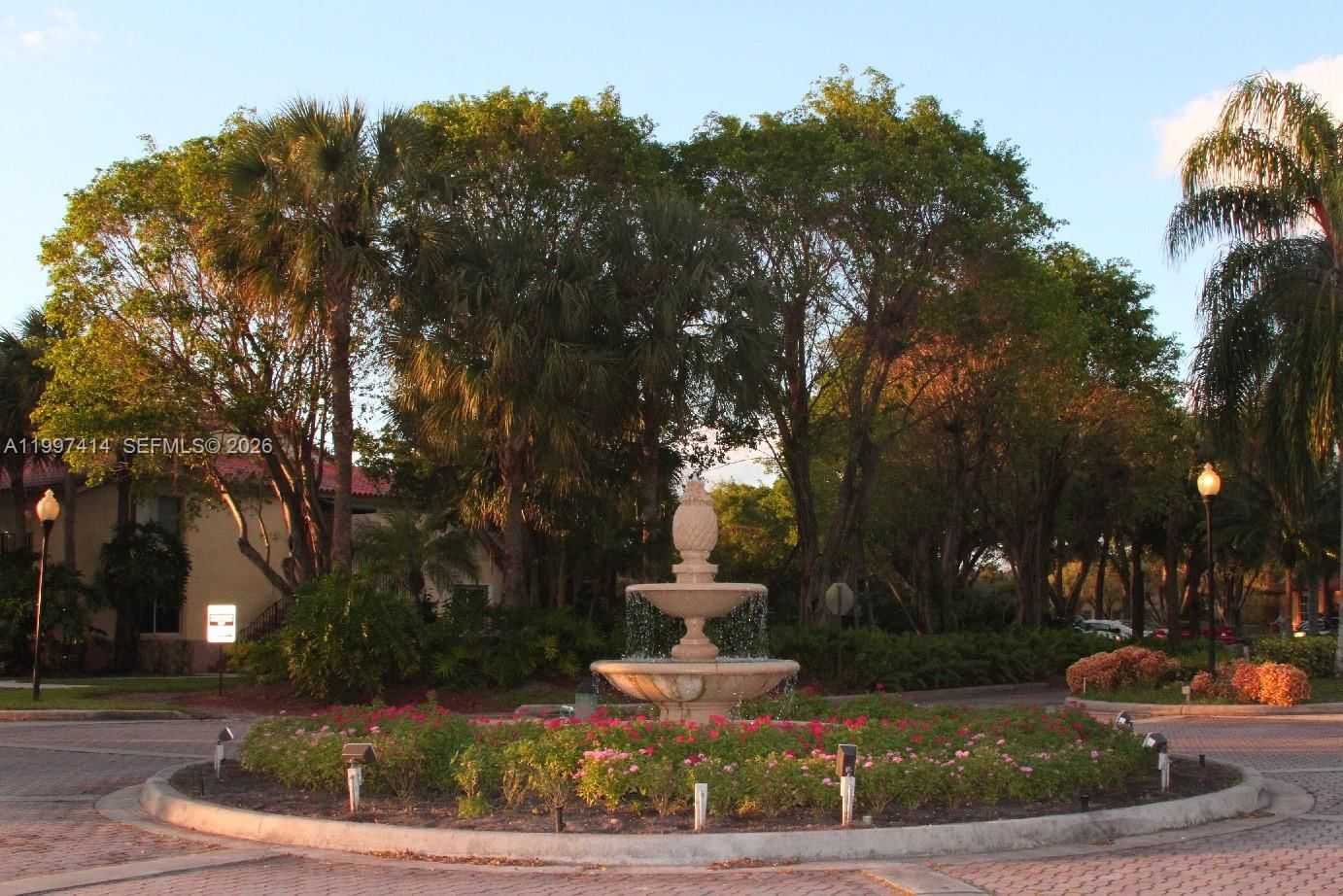 Real estate property located at 10725 Cleary Blvd #211, Broward, Lakes Of Jacaranda Condo, Plantation, FL