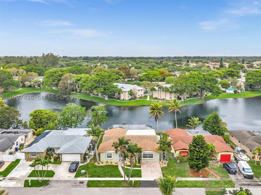 Real estate property located at 1900 95th Ave, Broward, Rainbow Lakes, Pembroke Pines, FL