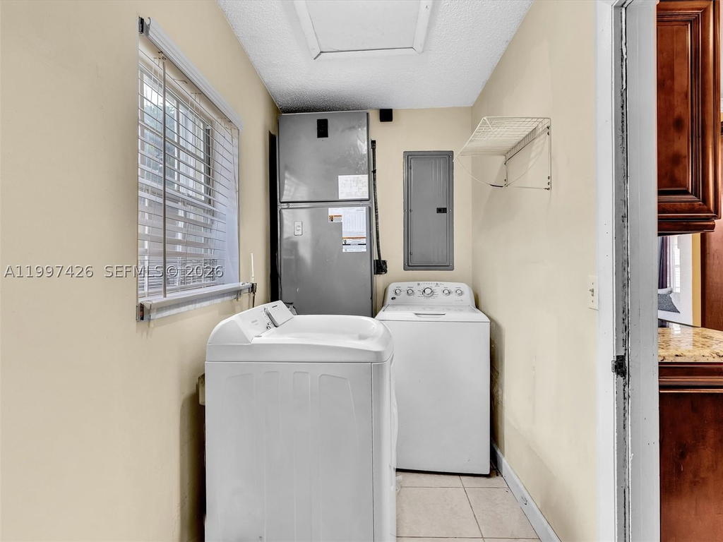 Real estate property located at 1900 95th Ave, Broward, Rainbow Lakes, Pembroke Pines, FL